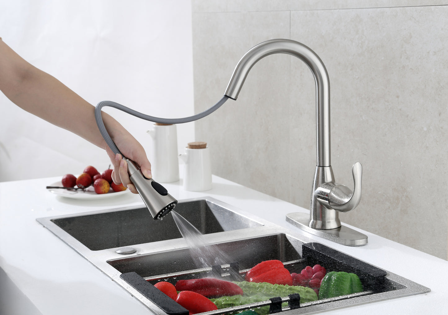 Frigidaire Alexis Single Handle Pull Down Kitchen Sink Faucet