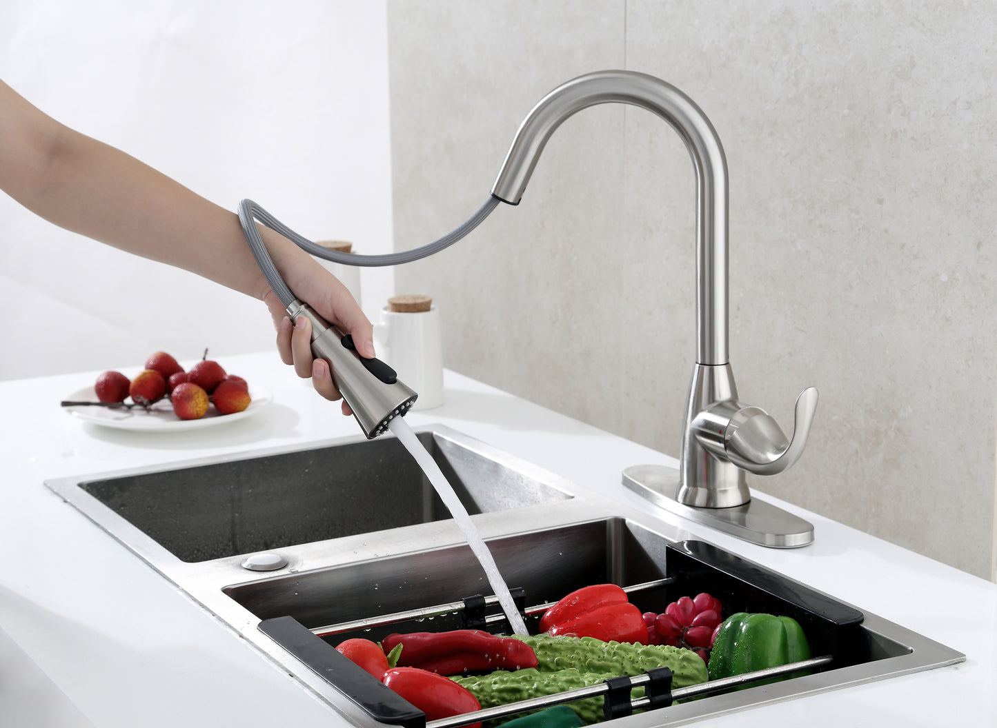 Frigidaire Alexis Single Handle Pull Down Kitchen Sink Faucet
